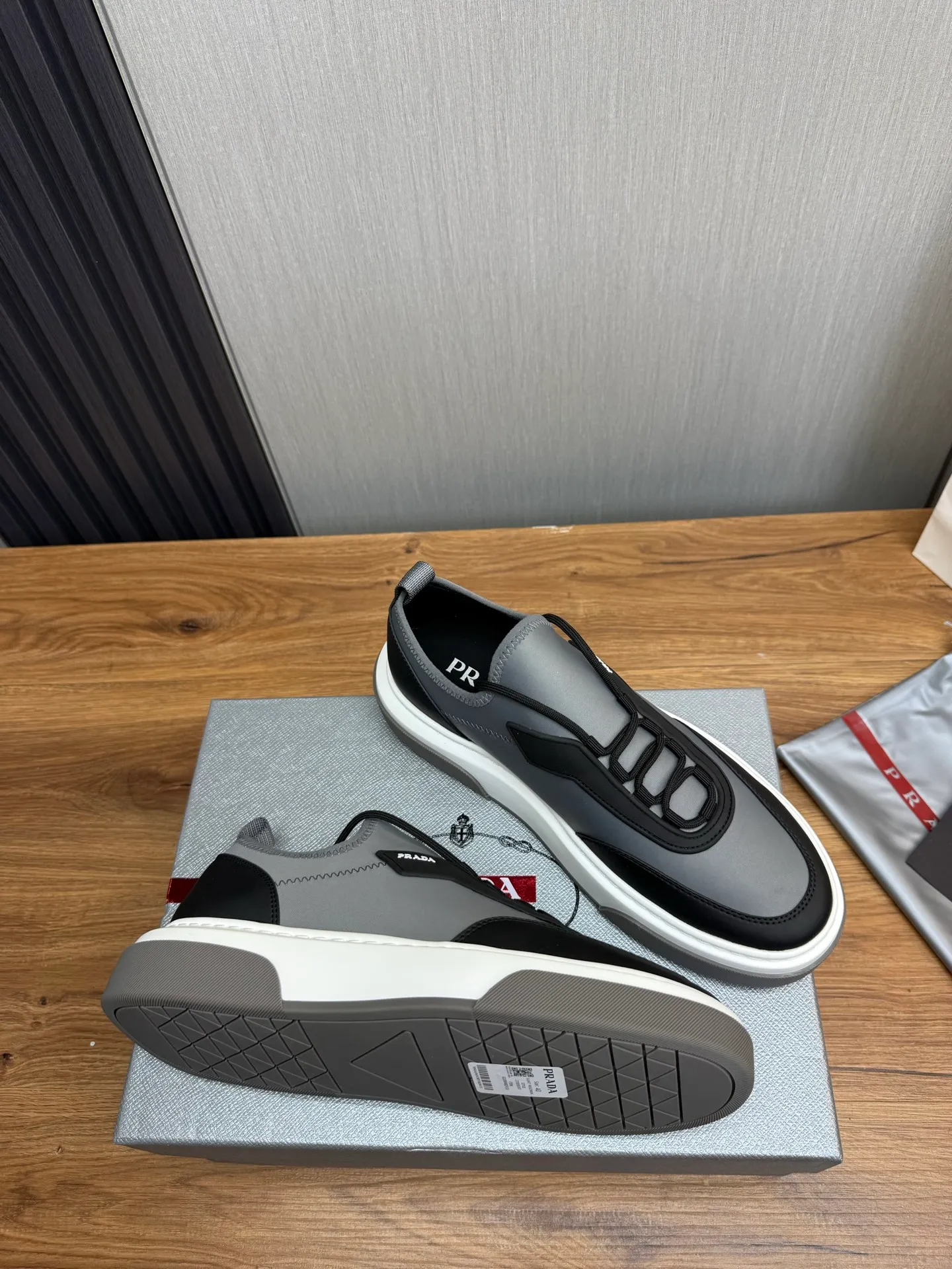 Men's shoes 💰580💰 [PRADA] Men's shoes are popular in the counter, official website is synchronized, 1 high-quality shipment ✔️Original cowhide splicing + cowhide lining, 1🆚1 replica, original sole, 38-45 (45 customized, non-refundable)